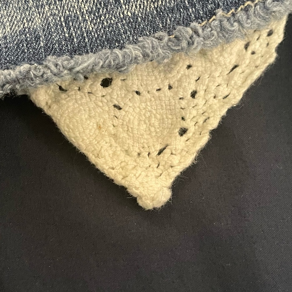 LEVI’S jean shorts - Picture 3 of 5